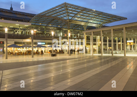 Breslauer Platz square, entrance to Cologne Central Station, Cologne, North Rhine-Westphalia, Germany Stock Photo