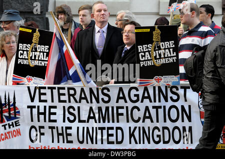 London, UK. 26th Feb, 2014. Lee Rigby Murder Trial Sentencing - Old Bailey. Right-wing groups campaigning for re-introduction of the death penalty and against the 'Islamification of Britain' as the sentence is given in the court. Stock Photo