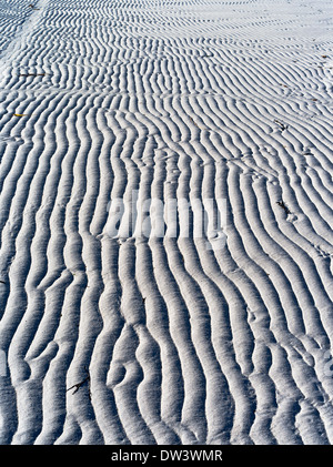 dh Beach sand patterns SANDAY ISLAND ORKNEY ISLES Abstract close up water pattern background from above Stock Photo