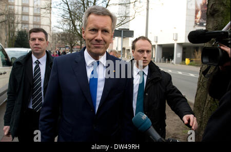 Hanover, Germany. 27th Feb, 2014. Former German President Christian Wulff walks to the regional court in Hanover, Germany, 27 February 2014. The former German President is on trial for acception benefits. Two years after his resignation, the 54 year old has been cleared of the charges. Photo: JOCHEN LUEBKE/dpa/Alamy Live News Stock Photo
