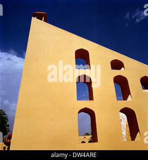 The Samrat Yantra largest sundial at the Jantar Mantar In Jaipur Pink City In Rajasthan in India in South Asia. Science Scientific Astronomy Travel Stock Photo