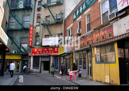 Bloody Angle. Doyers St Doyers St. The street was named after a local newspaper as the bloody corner (Bloody Angle) because being a street with L-shaped ambushes occurred between many different rival gangs of gangsters who control opium and fought game in the 1920s. If we go by Bowery Street, just before we left Chatham Square, where there is a memorial to Americans of Chinese descent who lost their lives defending freedom and democracy. In the same square there is a statue in honor of Lin Zexu, who fought tirelessly against the opium trade in Canton. Stock Photo