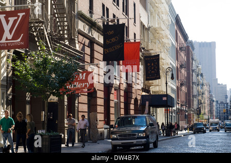 Stella McCartney Boutique, Louis Vuiton Shop, Soho, Manhattan, New York. Fashion shops in Tribeca. Tribeca is next to the soho Stock Photo