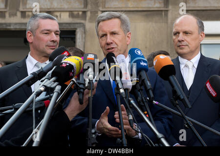 Hanover, Germany. 27th Feb, 2014. Former German President Christian Wulff makes a statement after the verdict was announced at the regional court in Hanover, Germany, 27 February 2014. Two years after his resignation, the former President has been cleared of the charges of accepting benefits by the court. Photo: JULIAN STRATENSCHULTE/dpa/Alamy Live News Stock Photo