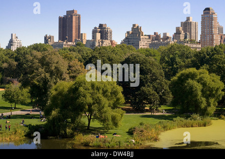 Located in the middle of Manhattan, this Inmes green park with its lakes, was created by human hands between 1860 and 1870 Stock Photo