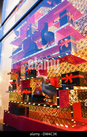 &#39;Louis Vuitton&#39; Christmas shop window display, Manchester, UK Stock Photo: 125791879 - Alamy
