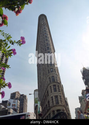 The Flatiron Building (aka Fuller Building) in Manhattan, USA, 21 August 2013. The highrise building was built in 1902 and is a landmark of New York due to its unusual shape. Photo: Alexandra Schuler Stock Photo