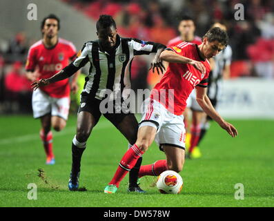 Lisbon, Portugal. 27th Feb, 2014. Filip Djuricic (R) of Benfica vies with Sekou Oliseh of PAOK Thessaloniki during the UEFA Europa League round of 32 second-leg football match between Benfica and PAOK Thessaloniki of Greece at the Luz stadium in Lisbon, capital of Portugal, on Feb. 27, 2014. Benfica defeated PAOK 3-0 to go through 4-0 on aggregate. Credit:  Zhang Liyun/Xinhua/Alamy Live News Stock Photo