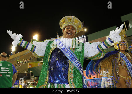 Rio De Janeiro, Brazil. 28th Feb, 2014. Rei Momo Wilson Neto participates in the first night of the annual Carnival parade at the Sambadrome in Rio de Janeio, Brazil, Feb. 28, 2014. Credit:  Xu Zijian/Xinhua/Alamy Live News Stock Photo