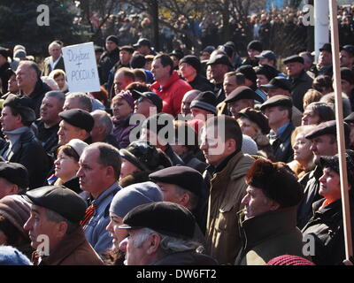 Lugansk, Ukraine. 1st March, 2014. Supporters of the old regime rally 'against anarchy and disorder' in Lugansk, Ukraine. The rally soon turned to support the Russian occupation of Crimea Credit:  Igor Golovnov/Alamy Live News Stock Photo