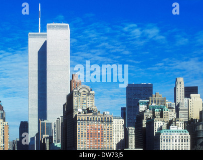 1999 - New York Twin Towers World Trade Centre and lower Manhattan Skyline taken in 1999 USA America Stock Photo