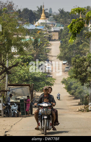 March 2, 2014 - Myawaddy, Kayin, Myanmar - A family rides their motorcycle in Myawaddy, Myanmar. Myawaddy is separated from the Thai border town of Mae Sot by the Moei River. Myawaddy is the most important trading point between Myanmar (Burma) and Thailand. (Credit Image: © Jack Kurtz/ZUMAPRESS.com) Stock Photo