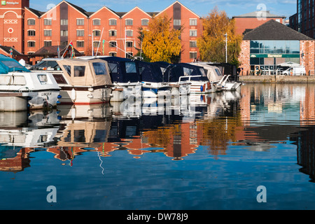 Boats and buildings reflected in Brayford Pool at lincoln Stock Photo