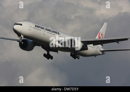 JAL JAPAN AIRLINES BOEING 777 Stock Photo