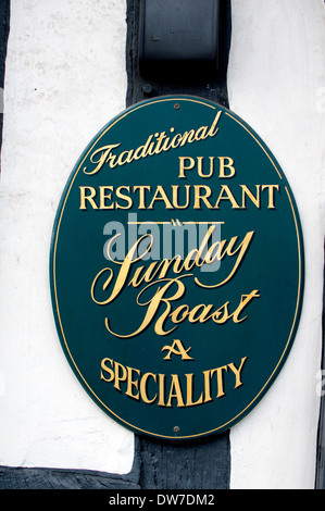 'Traditional Sunday Roast' sign outside a British pub Stock Photo - Alamy