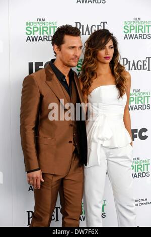 March 1, 2014 - Santa Monica, CA, USA - Matthew McConaughey, Camila Alves.2014 Film Independent Spirit Awards.Santa Monica, CA.March 1, 2014.(Credit Image: © Roger Harvey/Globe Photos/ZUMAPRESS.com) Stock Photo