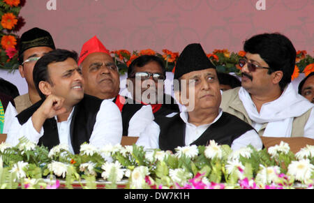 Allahabad, India. 2nd March, 2014.  Uttar Pradesh Chief Minister Akhilesh Yadav and caninet minister Azam Khan during 'Desh Bachao Desh Banao Maha rally'. As part of the party’s political campaign for the upcoming general elections later this year. Credit: Prabhat Kumar Verma/Pacific Press/Alamy Live News Stock Photo