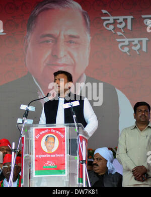 Allahabad, India. 2nd March, 2014. Uttar Pradesh Chief Minister Akhilesh Yadav addressing people during Samajwadi Party's 'Desh Bachao Desh Banao Maha rally'. As part of the party’s political campaign for the upcoming general elections later this year. Credit: Prabhat Kumar Verma/Pacific Press/Alamy Live News Stock Photo