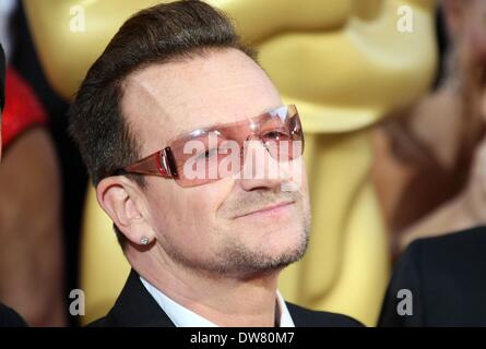 Los Angeles, CA. 2nd Mar, 2014. Bono at arrivals for The 86th Annual Academy Awards - Arrivals 1 - Oscars 2014, The Dolby Theatre at Hollywood and Highland Center, Los Angeles, CA March 2, 2014. Jef Hernandez/Everett Collection/Alamy Live News Stock Photo