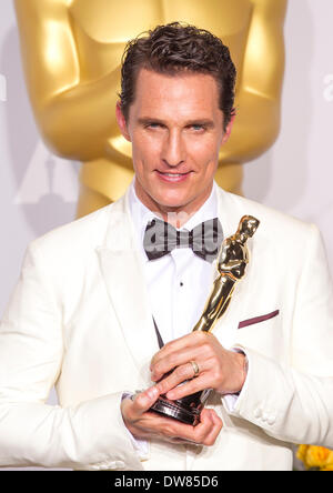 MATTHEW MCCONAUGHEY 86TH ANNUAL ACADEMY AWARDS PRESSROOM LOS ANGELES  USA 02 March 2014 Stock Photo