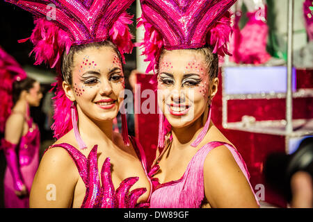 Sitges, Spain. March 2nd, 2014: Revellers dance during the Sunday parade of the carnival in Sitges Credit:  matthi/Alamy Live News Stock Photo