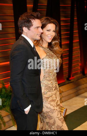 West Hollywood, Los Angeles, USA. 02nd Mar, 2014. Kate Beckinsale and her husband, director Len Wiseman, arrive at the Vanity Fair Oscar Party in West Hollywood, Los Angeles, USA, 02 March 2014. Photo: Hubert Boesl/dpa/Alamy Live News Stock Photo