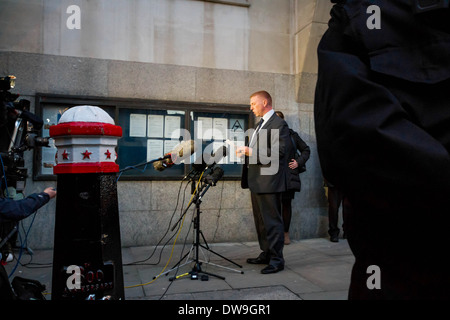 Detective Inspector Pete Sparks reads out a short statement from Lee Rigby's family to the press after the sentence was given. Stock Photo