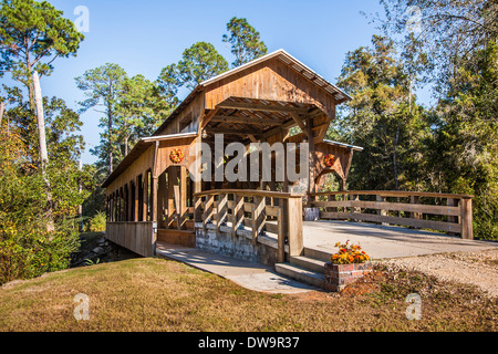 Claude Price uses his self-built covered bridge in Elberta, Alabama to raise funds for St. Mary's Home in Mobile Stock Photo