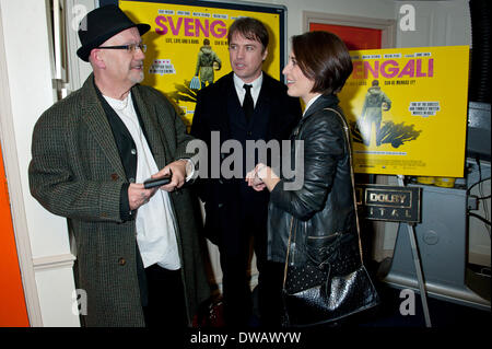 Brynmawr, Baenau Gwent, Wales, UK. 4th March 2014. Jonny Owen & Vicky McClure chat in the foyer of the Market Hall cinema. Merthyr Tydfil’s very own Jonny Owen premieres his latest film SVENGALI, co-starring Vicky McClure, which was shot on location in the Welsh mining valleys. The premiere is held at the oldest independent cinema in Wales – The Market Hall Cinema in Brynmawr. Credit:  Graham M. Lawrence/Alamy Live News. Stock Photo