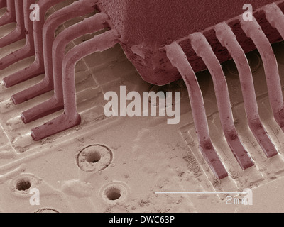 Coloured SEM of computer chip Stock Photo - Alamy