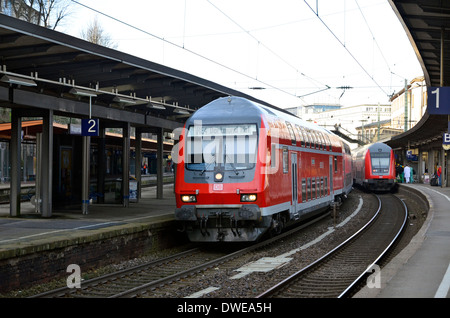 Wuppertal Hauptbahnhof (main railway station) with regional train. Wuppertal Hauptbahnhof mit der Regionalbahn. Stock Photo