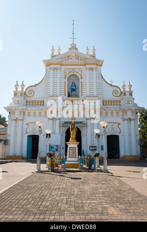 India Tamil Nadu Pondicherry Puducherry Church of our Lady of the Immaculate Conception Cathedral Street blue sky courtyard statue sculpture facade Stock Photo