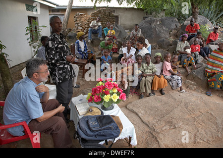 TANZANIA Gathering with an American Catholic missionary priest in Mwanza. Stock Photo