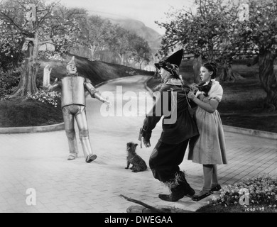Judy Garland, Ray Bolger and Jack Haley, on-set of the Film, 'The Wizard of Oz', 1939 Stock Photo