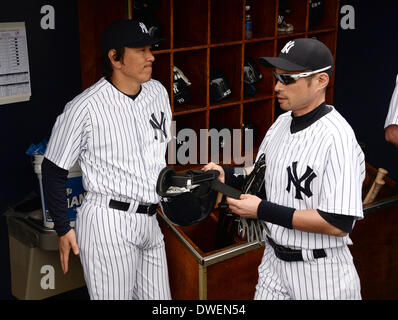 Tampa, Florida, USA. 27th Feb, 2014. (L-R) Hideki Matsui, Ichiro Suzuki (Yankees) MLB : New York Yankees' Ichiro Suzuki and guest instructor Hideki Matsui are seen in the dugout during a spring training baseball game against the Pittsburgh Pirates at George M. Steinbrenner Field in Tampa, Florida, United States . © AFLO/Alamy Live News Stock Photo