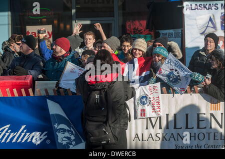 Anchorage, Alaska, USA. 1st Mar, 2014. Fans along the start of Iditarod 62. Mushers drive though downtown Anchorage for the ceremonial start of the Iditarod Sled Dog Race. © Ron Levy/ZUMA Wire/ZUMAPRESS.com/Alamy Live News Stock Photo