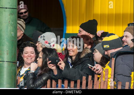 Anchorage, Alaska, USA. 1st Mar, 2014. Fans along the start of Iditarod 62. Mushers drive though downtown Anchorage for the ceremonial start of the Iditarod Sled Dog Race. © Ron Levy/ZUMA Wire/ZUMAPRESS.com/Alamy Live News Stock Photo