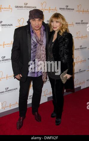 New York, NY, USA. 6th Mar, 2014. Steven Van Zandt, Maureen Van Zandt at arrivals for We Are Family Foundation 2014 Celebration Gala, Hammerstein Ballroom, New York, NY March 6, 2014. Credit:  Eric Reichbaum/Everett Collection/Alamy Live News Stock Photo