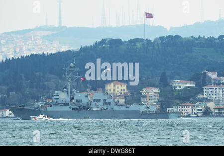 Istanbul, Turkey. 7th Mar, 2014. The U.S. guided-missile destroyer USS Truxtun is seen passing through the Bosphorus strait in Istanbul, Turkey, March 7, 2014. A U.S. guided-missile destroyer USS Truxtun is passing through the Bosphorus strait in Istanbul on Friday afternoon on its way to Black Sea. It will participate in a tactical drill in the northwestern part of the Black Sea on March 11, along with one frigate from Bulgaria and three ships from Romania. Credit:  Lu Zhe/Xinhua/Alamy Live News Stock Photo