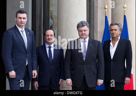 Paris, France. 7th Mar, 2014. French President Francois Hollande (2nd L) meets with Ukrainian opposition leader and former world boxing champion Vitali Klitschko (1st L) and former Ukrainian Foreign Affairs Minister Petro Porochenko (2nd R) as French philosopher Bernard Henri Levy stands beside at the Elysee Palace in Paris, France, on March 7, 2014. The meeting took place after an extraordinary EU leaders meeting in Brussels regarding the situation in Ukraine. Credit:  Etienne Laurent/Xinhua/Alamy Live News Stock Photo