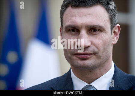 Paris, France. 7th Mar, 2014. Ukrainian opposition leader and former world boxing champion Vitali Klitschko speaks to media prior to a meeting with French President Francois Hollande at the Elysee Palace in Paris, France, on March 7, 2014. The meeting took place after an extraordinary EU leaders meeting in Brussels regarding the situation in Ukraine. Credit:  Etienne Laurent/Xinhua/Alamy Live News Stock Photo