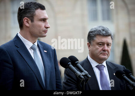 Paris, France. 7th Mar, 2014. Ukrainian opposition leader and former world boxing champion Vitali Klitschko(L) and former Ukrainian Foreign Affairs Minister Petro Porochenko speak to media prior to a meeting with French President Francois Hollande at the Elysee Palace in Paris, France, on March 7, 2014. The meeting took place after an extraordinary EU leaders meeting in Brussels regarding the situation in Ukraine. Credit:  Etienne Laurent/Xinhua/Alamy Live News Stock Photo