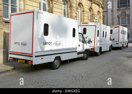 Three joint venture Serco Wincanton prisoner transport vans parked outside rear courthouse entrance to City of London Magistrates Court Stock Photo