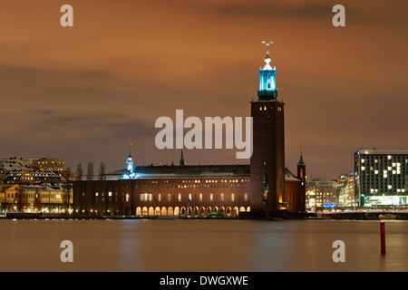 Dusk view of Stockholm City Hall ('Stockholms stadshus') 1023, on the island of Kungsholmen, Stockholm, Sweden Stock Photo