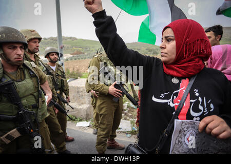 Ramallah, Palestinian Territories. 6th Feb, 2014. Palestinian women take part in a demonstration to mark the international woman day at Hawara Israeli checkpoint near Nablus city in the West Bank on March 8, 2014. © Ahmad Talat/NurPhoto/ZUMAPRESS.com/Alamy Live News Stock Photo