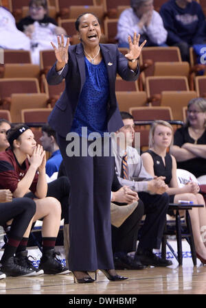 Uncasville, CT, USA. 8th Mar, 2014. Saturday March 8, 2014: Temple Head coach Tonya Cardoza reacts to a call during the 1st half of the American Athletic Conference womens basketball tournament game between Temple and South Florida at Mohegan Sun Arena in Uncasville, CT. Bill Shettle / Cal Sport Media. © csm/Alamy Live News Stock Photo
