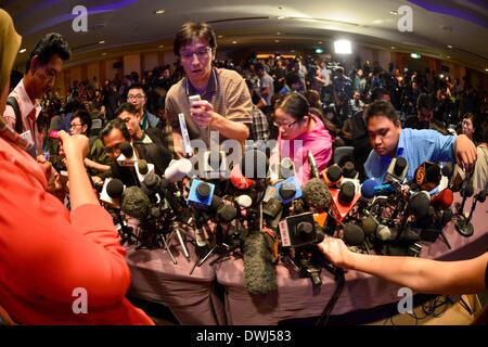 Kuala Lumpur, Malaysia. 10th Mar, 2014. A press conference is held by the Department of Civil Aviation of Malaysia in Kuala Lumpur, capital of Malaysia, March 10, 2014. Malaysia has yet to verify reports that Vietnamese rescue planes had spotted a part of the missing Malaysia Airlines jet with 239 people on board, Director General of the Department of Civil Aviation of Malaysia Azharuddin Abdul Rahman told the press conference on Monday. Credit:  Chong Voon Chung/Xinhua/Alamy Live News Stock Photo