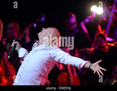 Berlin, Germany. 9th March 2014. Canadian singer Bernie Shaw of British band Uriah Heep performs during the first concert of the Europe tour 'Rock meets Classic' in Berlin, 09 March 2014. Photo: Britta Pedersen/dpa/Alamy Live News Stock Photo