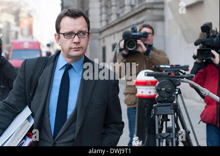 Old Bailey, London, UK. 10th March, 2014.  The trial of former News International chief executive Rebekah Brooks, Andy Coulson and others linked with alleged phone-hacking at the former newspaper News of the World, continues at the Old Bailey, London. Pictured: ANDY COULSON. Credit:  Lee Thomas/Alamy Live News Stock Photo