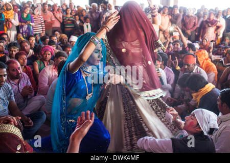 Barsana, India. 8th Mar, 2014. A Transgender or 'Hijra' dances during Lathmaar Holi or Lathmar Holi festival in Barsana. © Subhash Sharma/ZUMA Wire/ZUMAPRESS.com/Alamy Live News Stock Photo